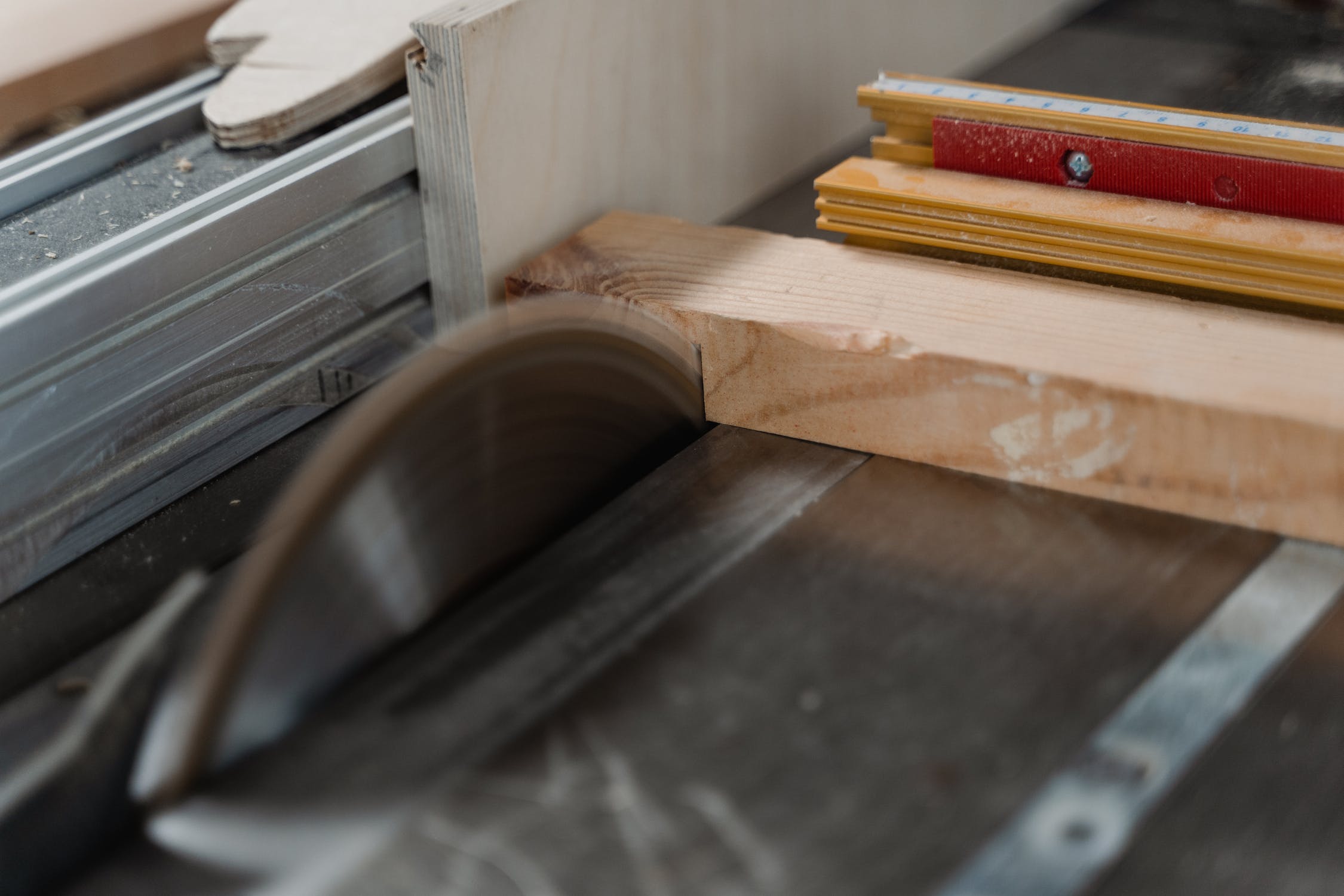 Cutting-Edge Excellence: The Top 4 Best Large Table Saws for Precision Woodworking